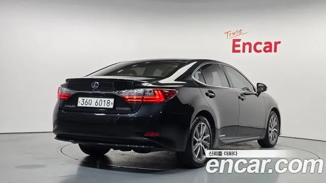 Lexus ES New ES300h 2018 года - вид 2