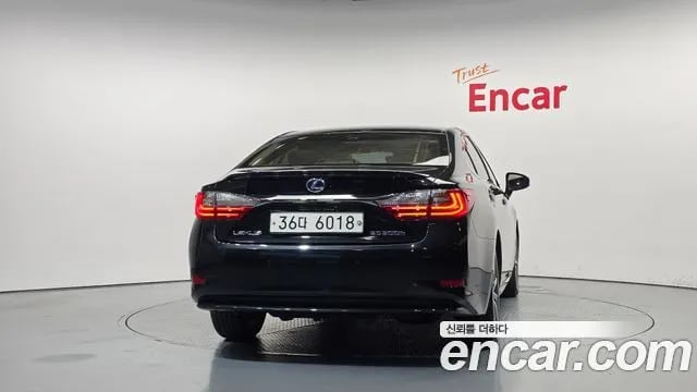 Lexus ES New ES300h 2018 года - вид 4
