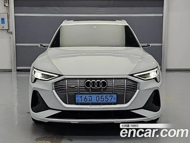 Audi e-tron e-Tron 2022 года - похожие автомобили