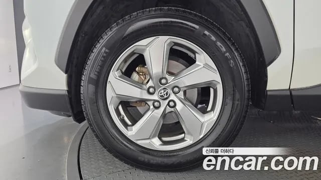 Toyota RAV4 RAV4 5th Generation 2021 года - вид 5