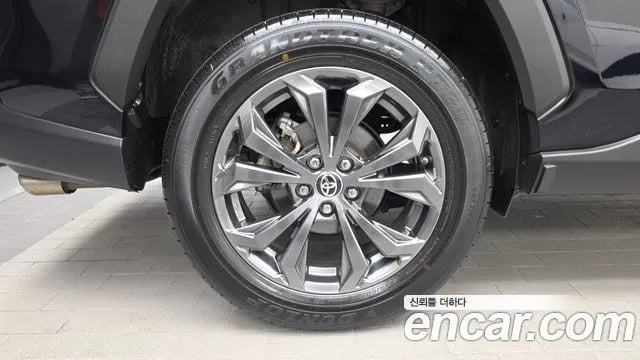 Toyota RAV4 RAV4 5th Generation 2023 года - вид 5