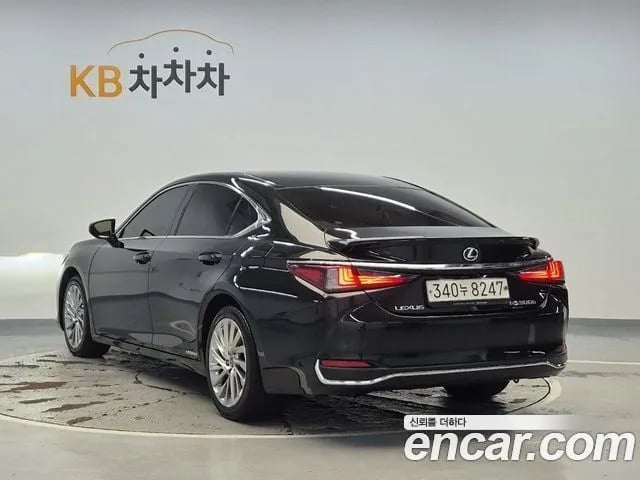 Lexus ES ES300h 7th generation 2020 года - вид 2