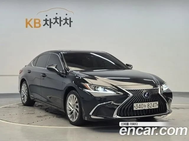 Lexus ES ES300h 7th generation 2020 года - вид 4