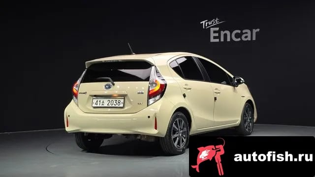 Toyota Prius Prius C 2019 года - вид 1