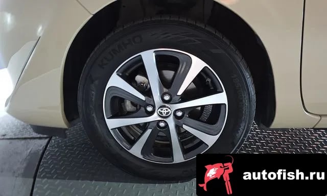 Toyota Prius Prius C 2019 года - вид 4