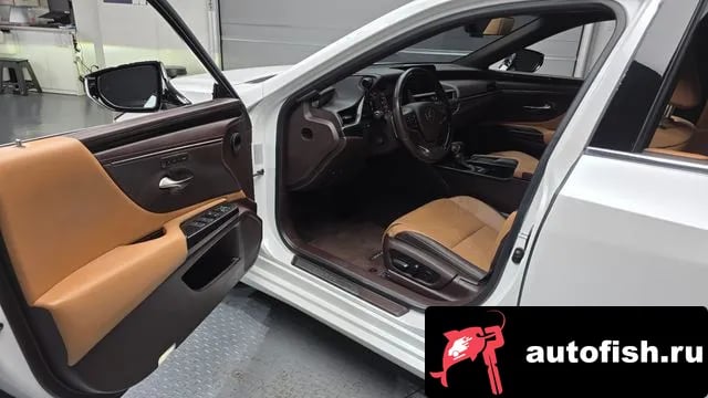 Lexus ES ES300h 7th generation 2020 года - похожие автомобили
