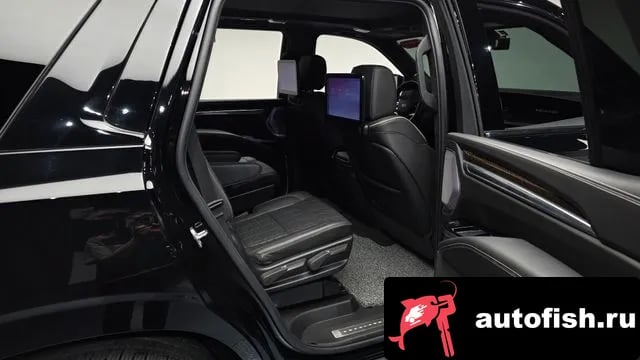 Cadillac Escalade Escalade 5th Generation 2025 года - похожие автомобили