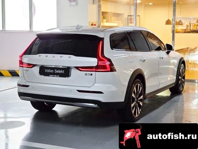 Volvo V60 V60 Cross-country 2nd Generation 2025 года - вид 2