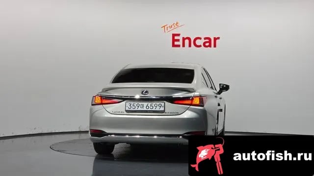 Lexus ES ES300h 7th generation 2020 года - вид 4
