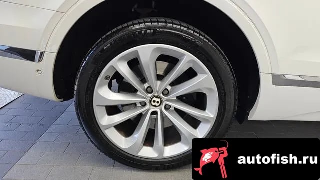 Bentley Bentayga Benteiga 2019 года - вид 5