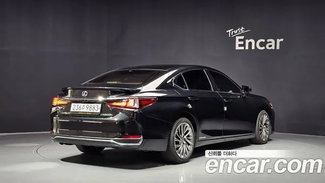 Lexus ES ES300h 7th generation 2020 года - вид 2
