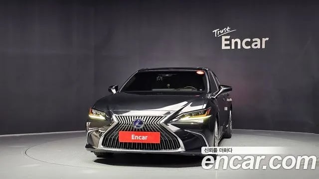 Lexus ES ES300h 7th generation 2020 года - вид 3
