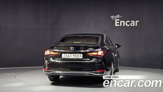 Lexus ES ES300h 7th generation 2020 года - вид 4