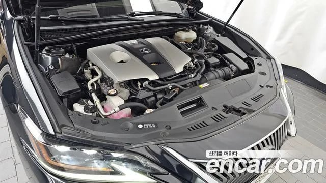 Lexus ES ES300h 7th generation 2020 года - вид 6