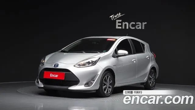 Toyota Prius Prius C 2018 года - вид 1