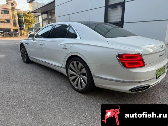 Bentley Flying Spur Flying Spur 3rd Generation 2022 года - вид 2