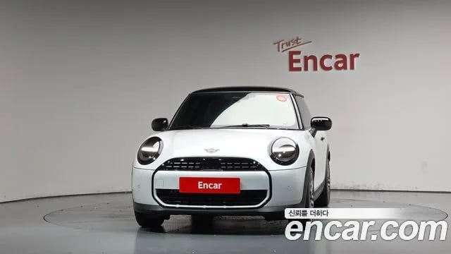 Mini Cooper Cooper C 4th generation 2026 года - вид 3