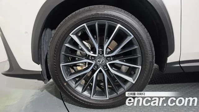 Lexus NX NX350h Second generation 2025 года - вид 5