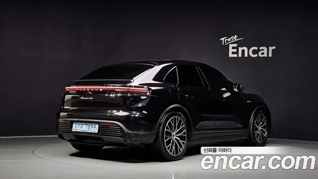 Porsche Macan Makan EV 2025 года - вид 2