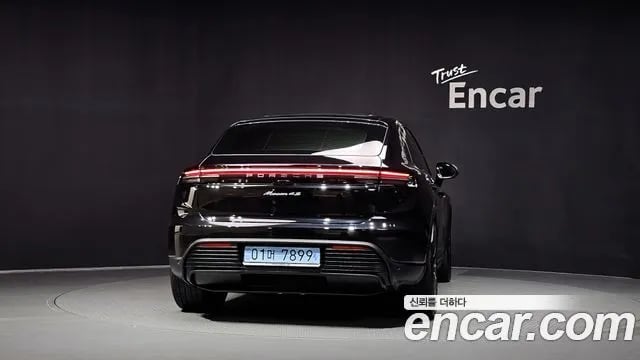 Porsche Macan Makan EV 2025 года - вид 4