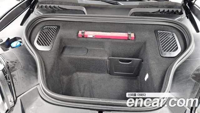Porsche Macan Makan EV 2025 года - вид 6