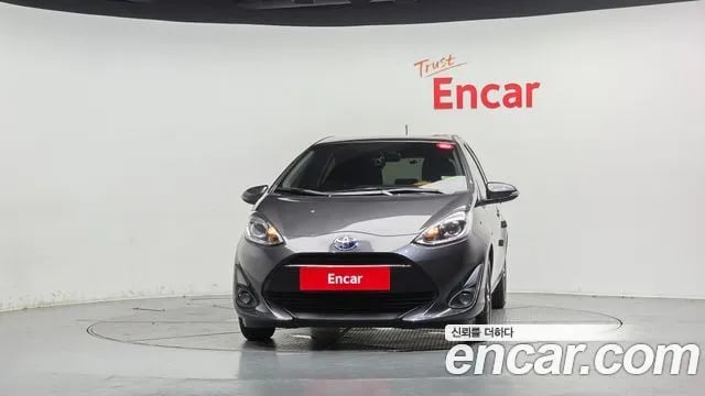 Toyota Prius Prius C 2018 года - вид 3
