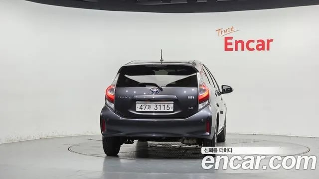 Toyota Prius Prius C 2018 года - вид 4
