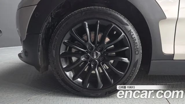 Mini Clubman Cooper Clubman 2022 года - вид 5