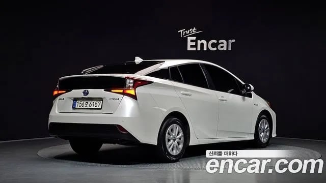 Toyota Prius Prius 4th Generation 2021 года - вид 2