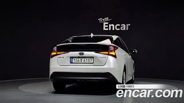 Toyota Prius Prius 4th Generation 2021 года - вид 4