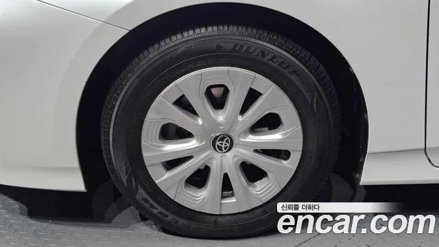 Toyota Prius Prius 4th Generation 2021 года - вид 5