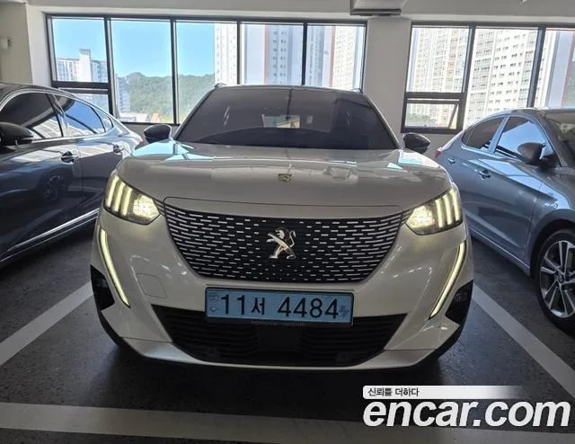 Peugeot 2008 e-2008 second generation 2021 года - вид 1