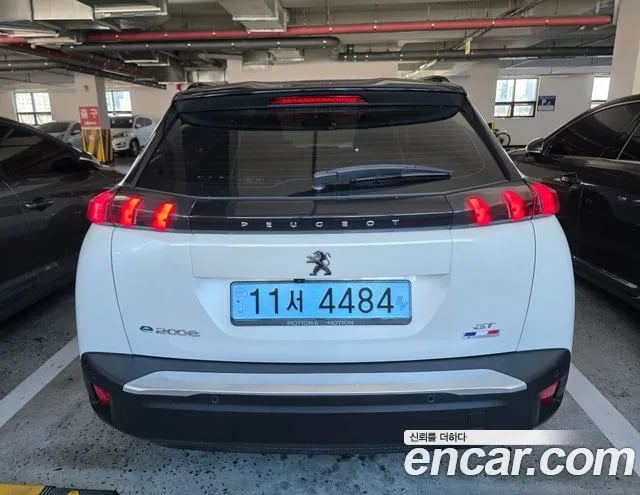 Peugeot 2008 e-2008 second generation 2021 года - вид 3