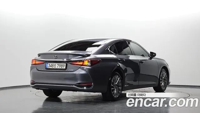 Lexus ES ES300h 7th generation 2018 года - вид 2