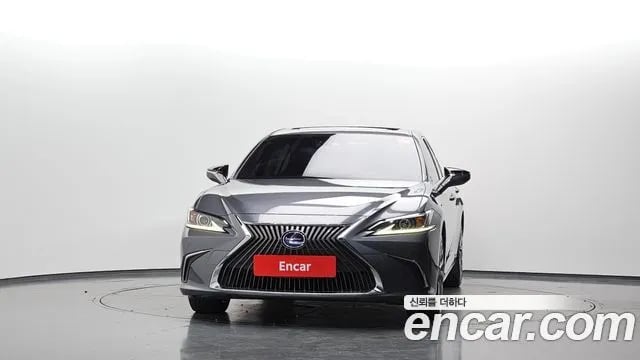 Lexus ES ES300h 7th generation 2018 года - вид 3