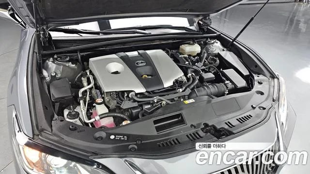 Lexus ES ES300h 7th generation 2018 года - вид 6