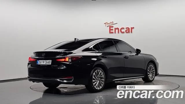 Lexus ES ES300h 7th generation 2026 года - вид 2