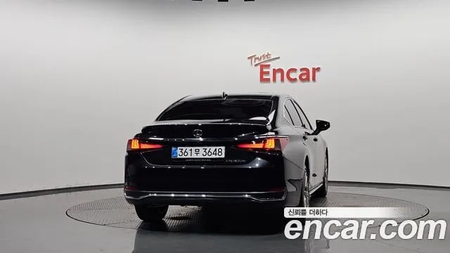 Lexus ES ES300h 7th generation 2026 года - вид 4
