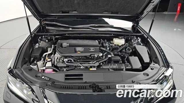 Lexus ES ES300h 7th generation 2026 года - вид 6