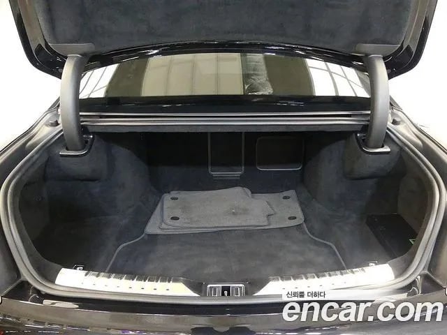 Bentley Flying Spur Flying Spur 3rd Generation 2022 года - похожие автомобили
