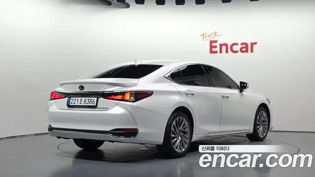 Lexus ES ES300h 7th generation 2025 года - вид 2