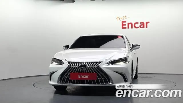 Lexus ES ES300h 7th generation 2025 года - похожие автомобили