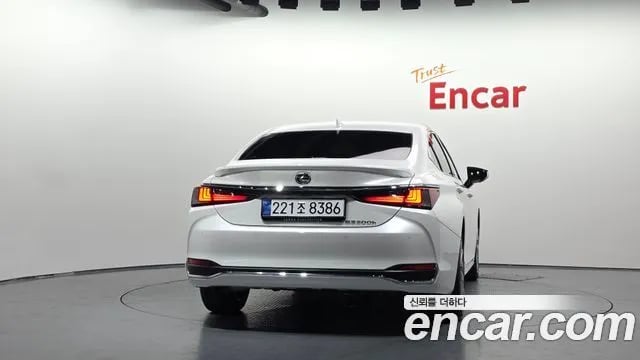 Lexus ES ES300h 7th generation 2025 года - вид 4