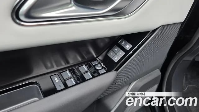Land Rover Range Rover Velar Range Rover Bella 2026 года - похожие автомобили