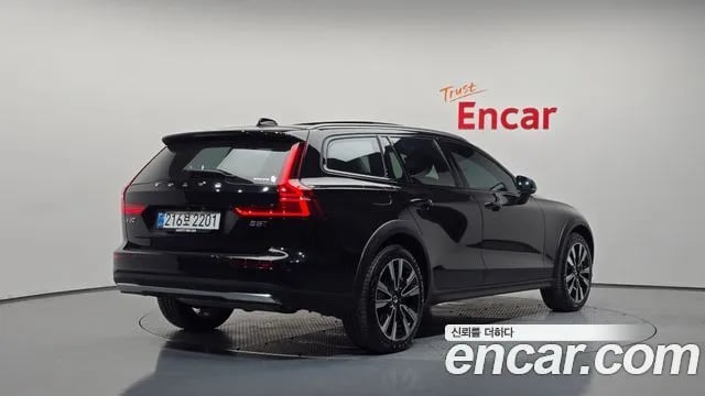 Volvo V60 V60 Cross-country 2nd Generation 2025 года - вид 2