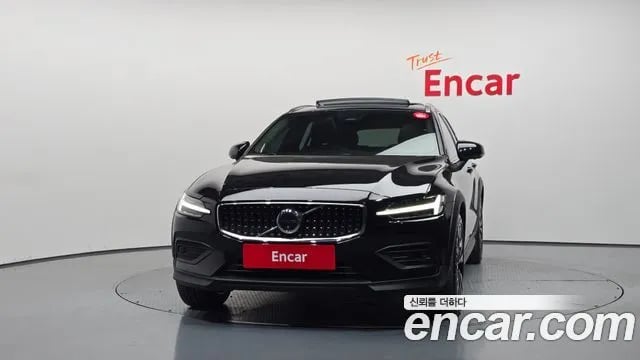 Volvo V60 V60 Cross-country 2nd Generation 2025 года - вид 3