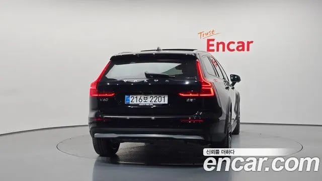 Volvo V60 V60 Cross-country 2nd Generation 2025 года - вид 4
