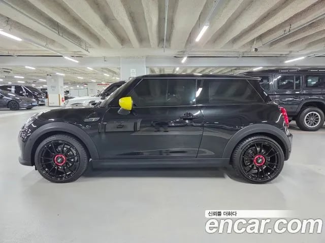 Mini Cooper Cooper Electric 2022 года - вид 2