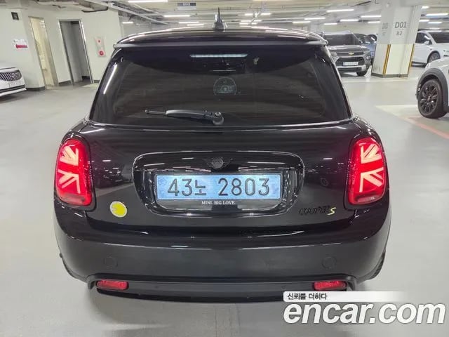 Mini Cooper Cooper Electric 2022 года - вид 3