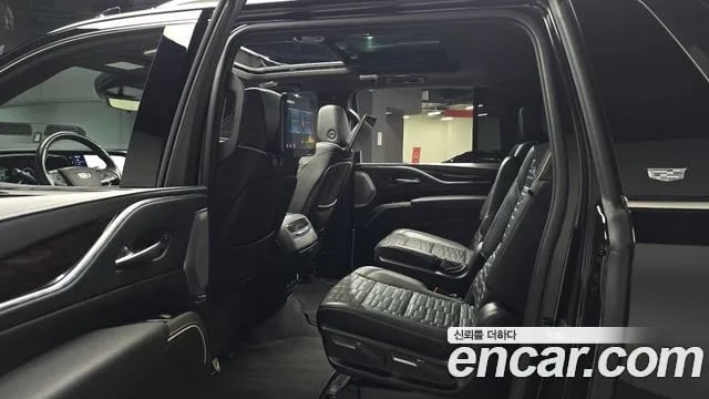 Cadillac Escalade Escalade 5th Generation 2022 года - похожие автомобили